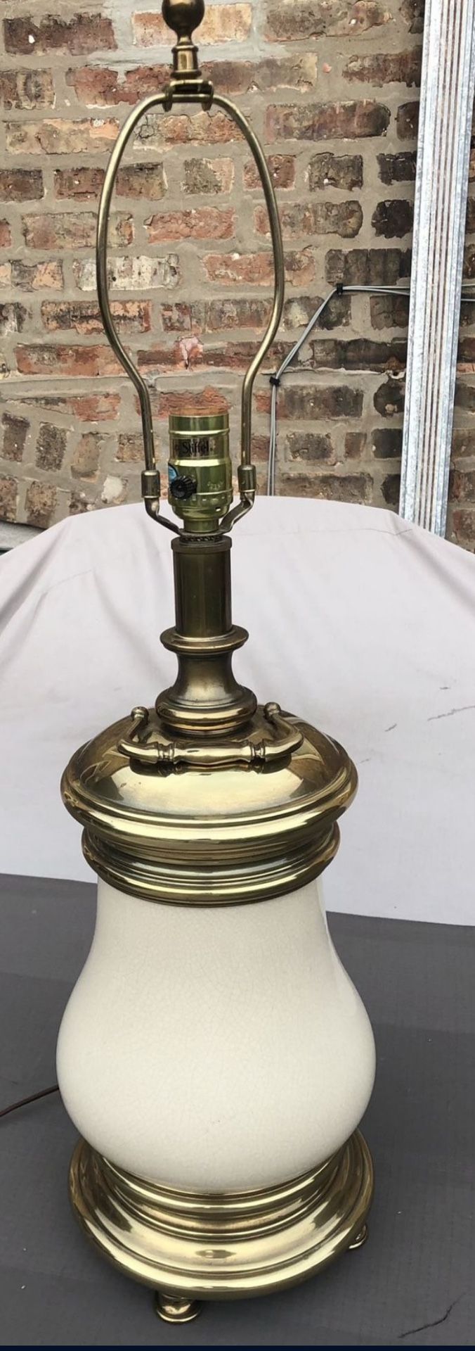 Rare Stiffel Hollywood Regency Crackle Glazed Ceramic & Brass Ta - photo 2