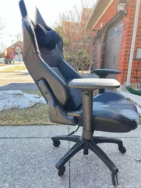 Corsair Black PU Faux Leather Gaming/Office Chair - photo 4