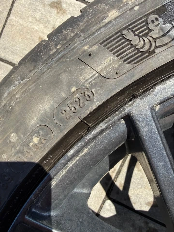 235/40/18 Michelin Pilot Sport Tires (On Rim) - photo 5