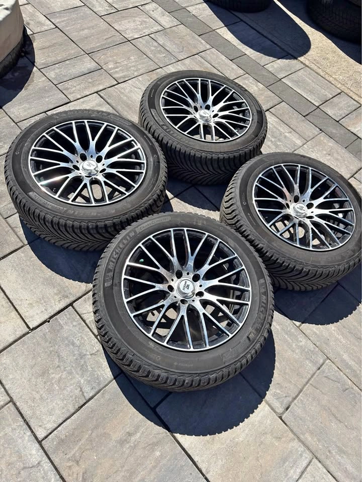 215/55/17 MICHELINS ALL SEASON ON RIM!! LOTS OF TREAD 10 32nds!