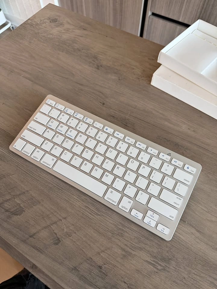 Wireless Bluetooth Keyboard, Battery-Powered