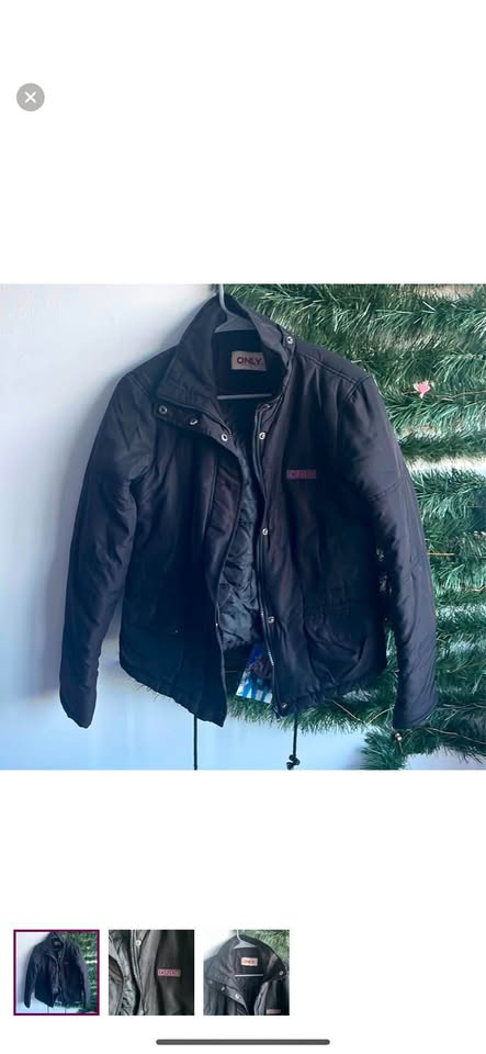 Black puffy jacket - size M