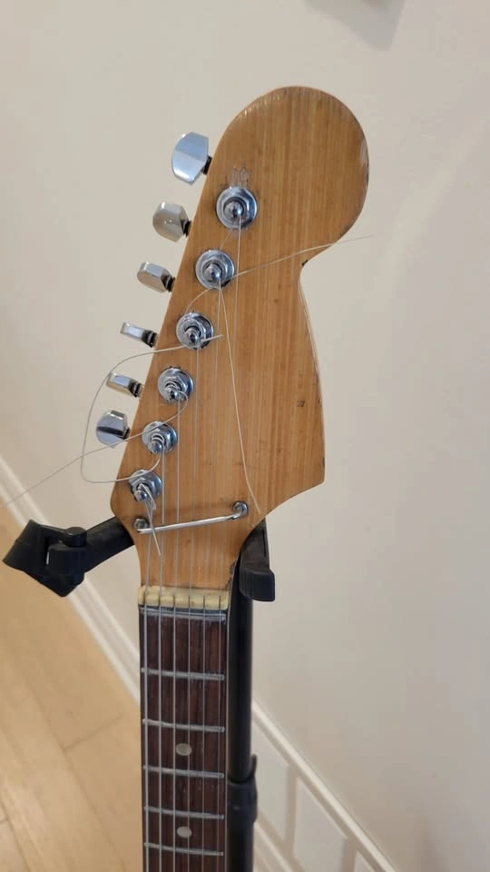 $300 Harmony/Teisco EP-7 Style Electric Guitar – Sunburst - photo 4