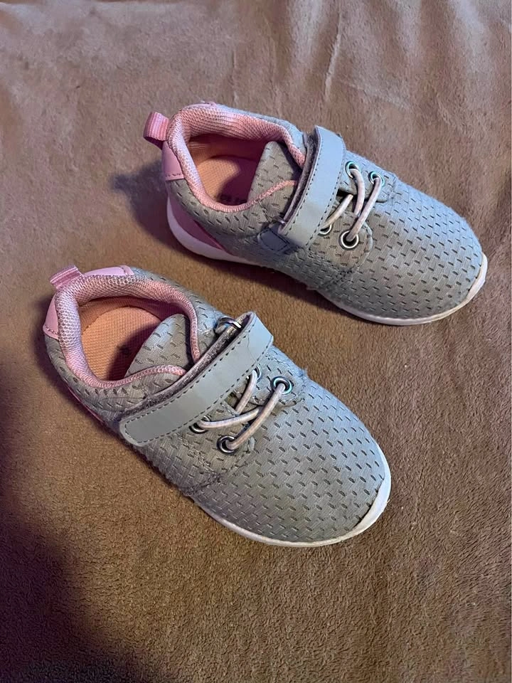 Girls Toddler Running Shoes - Joe Fresh Size 6