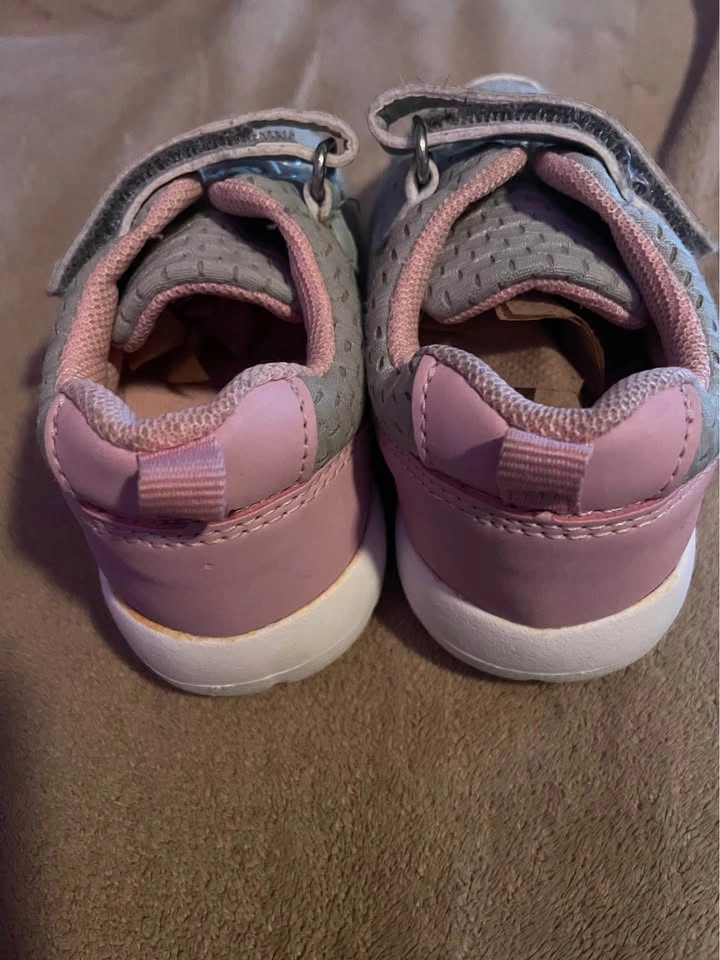 Girls Toddler Running Shoes - Joe Fresh Size 6 - photo 3