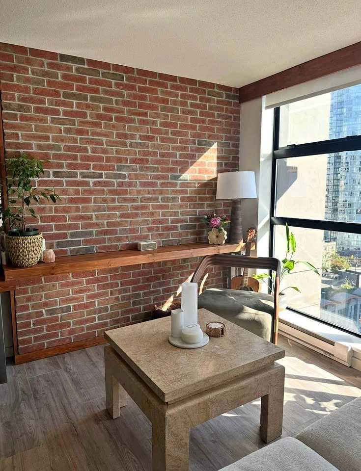 Vintage/antique style coffee table