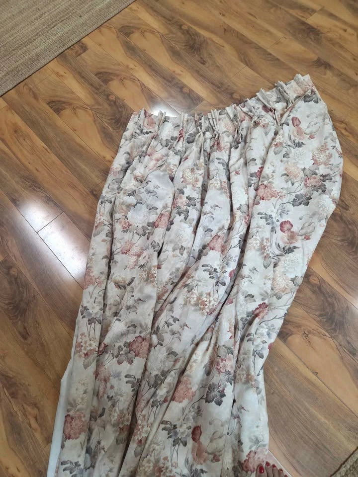 Draped Full Length Curtains (4) + 1 Kitchen Curtain - photo 2