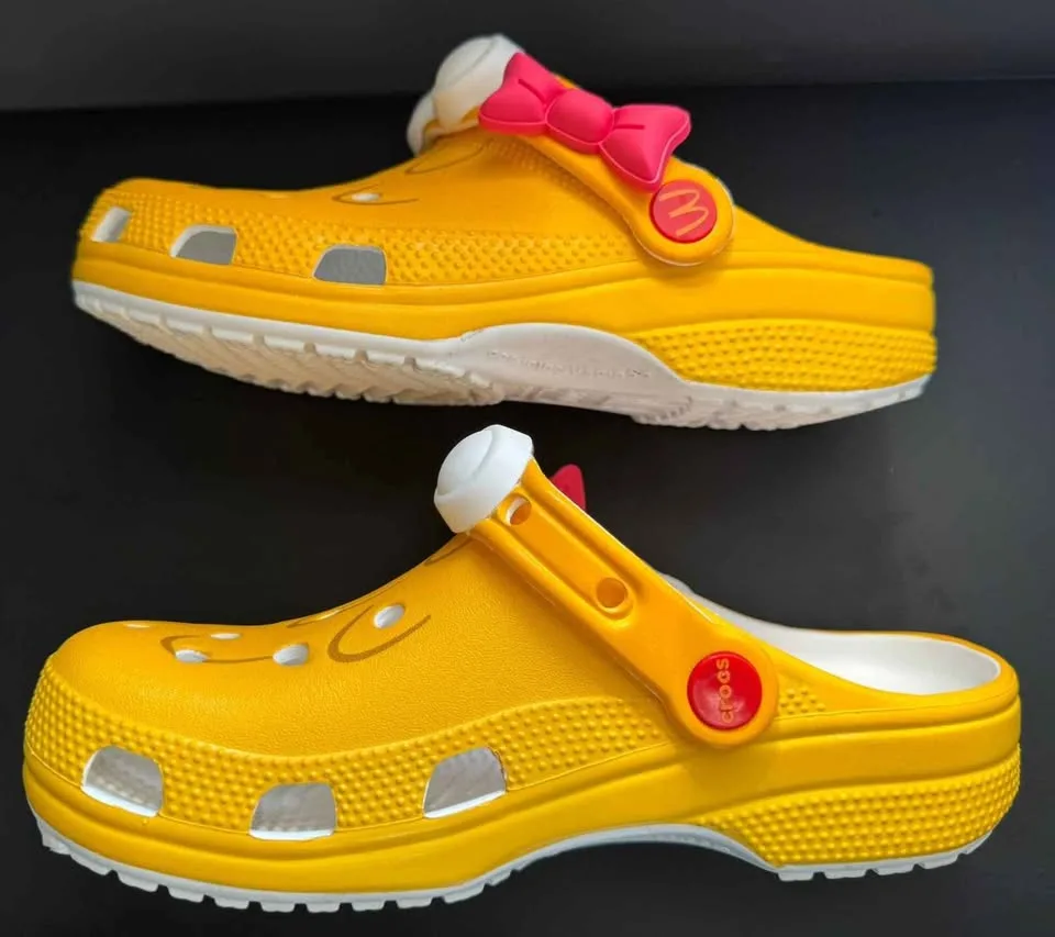 McDonald's Crocs Men's Size 4, Women's Size 6 image indicator(2)