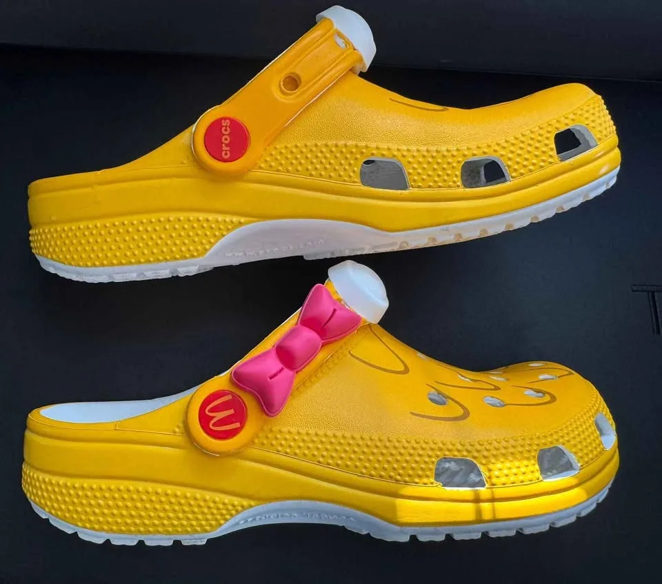 McDonald's Crocs Men's Size 4, Women's Size 6 image indicator(3)