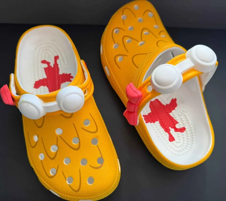 McDonald's Crocs Men's Size 4, Women's Size 6 image indicator(4)