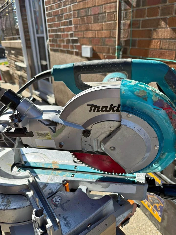 Makita 10" Miter Saw LS1017L with Laser Guide and Stand
