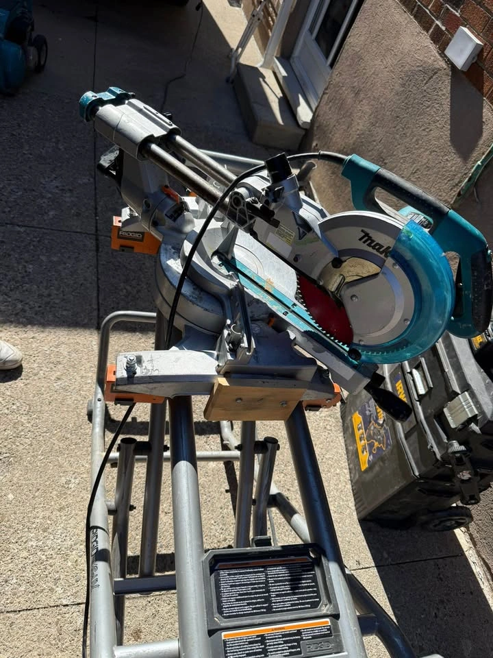 Makita 10" Miter Saw LS1017L with Laser Guide and Stand - photo 3