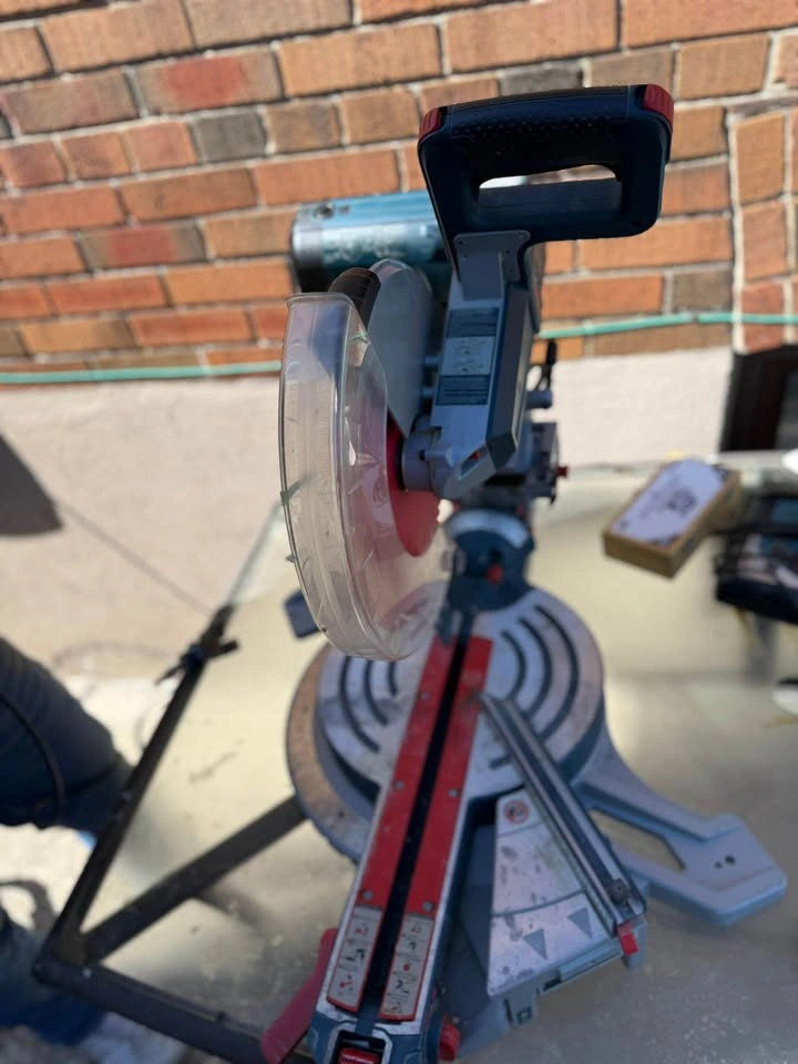 Bosch 12" Sliding Miter Saw GCM12SD – Professional Grade - photo 2