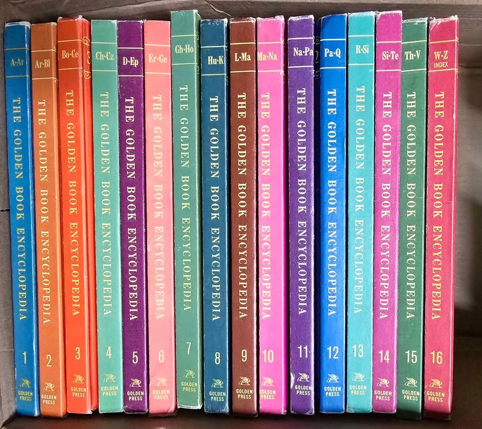 Vintage 1959 Golden Book Encyclopedia Set - 16 Volumes - photo 2