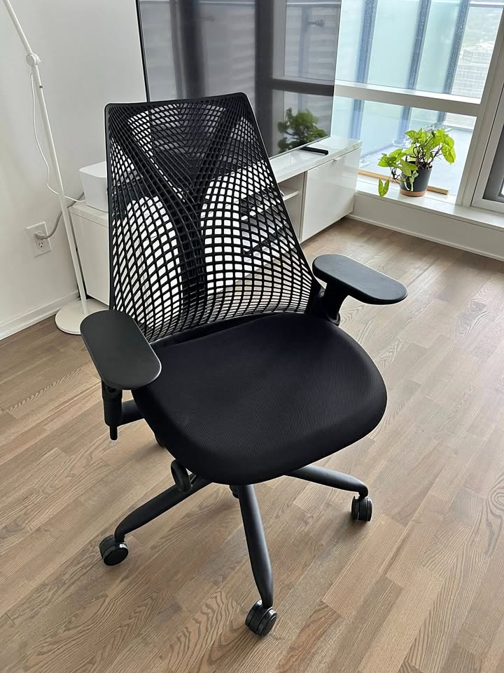 Herman Miller Sayl Chair – Like New, 9 years of Warranty Left