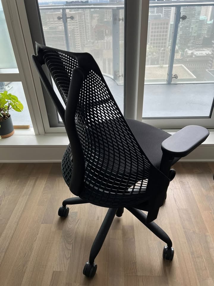 Herman Miller Sayl Chair – Like New, 9 years of Warranty Left - photo 5