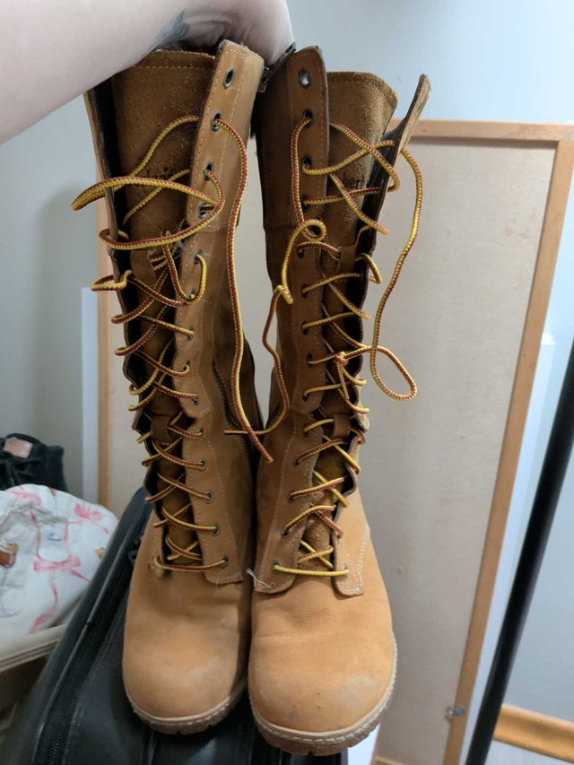 Size 8 Timberland Boots - photo 2