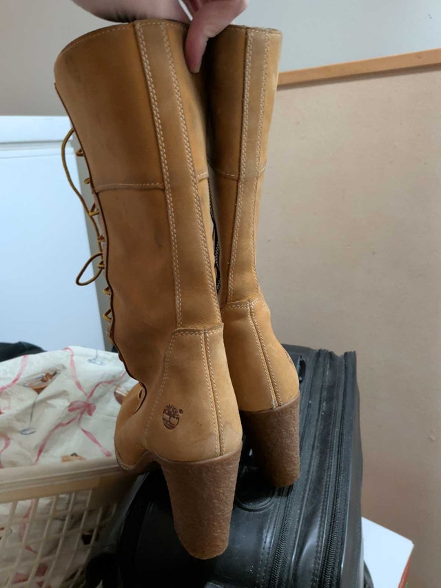 Size 8 Timberland Boots - photo 3