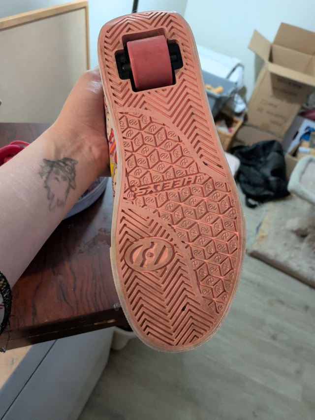 Hello Kitty Heelys - photo 3