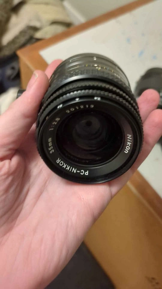 Nikon D70 DSLR Camera Bundle - photo 2