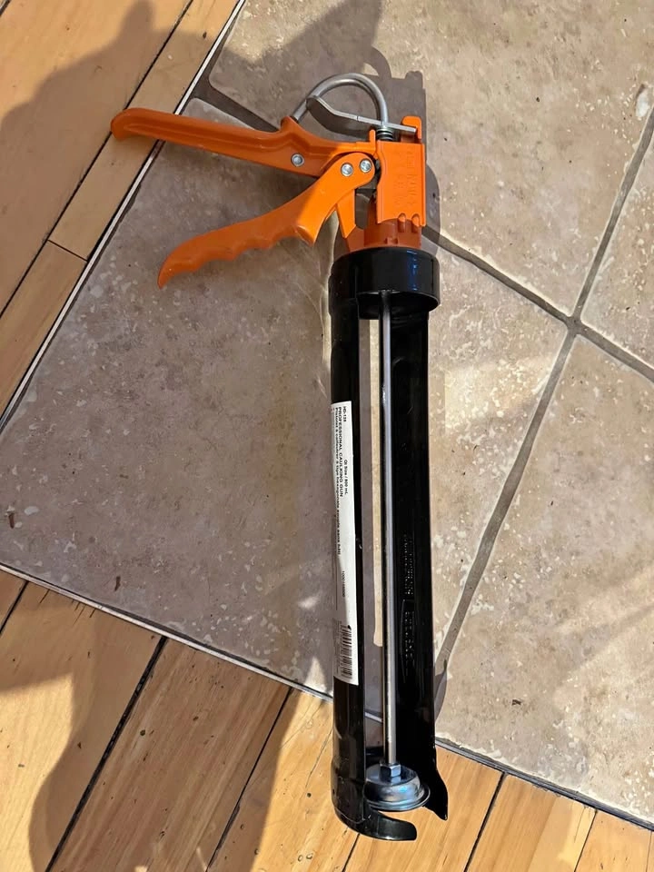 HD-128 Professional Caulking Gun