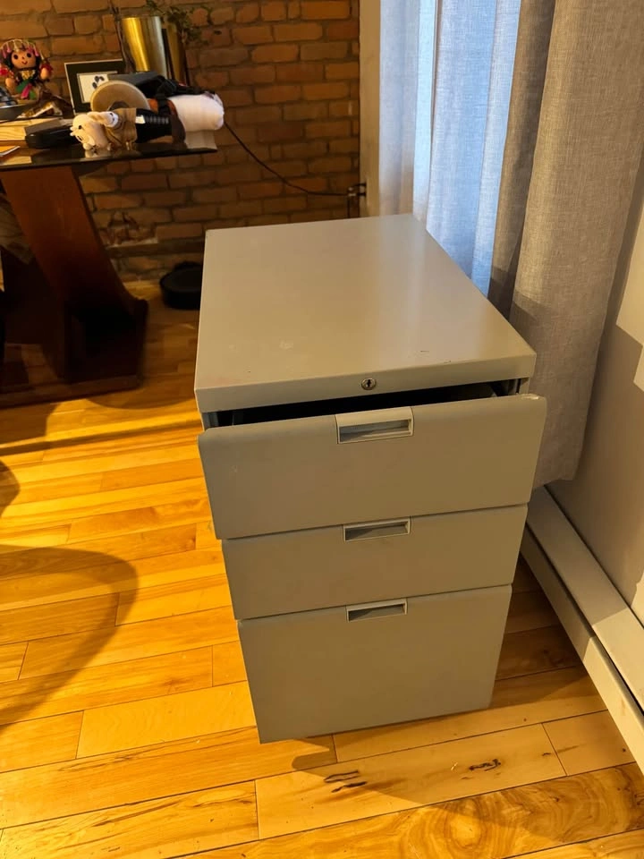 Grey Metal 3-Drawer Filing Cabinet - photo 2