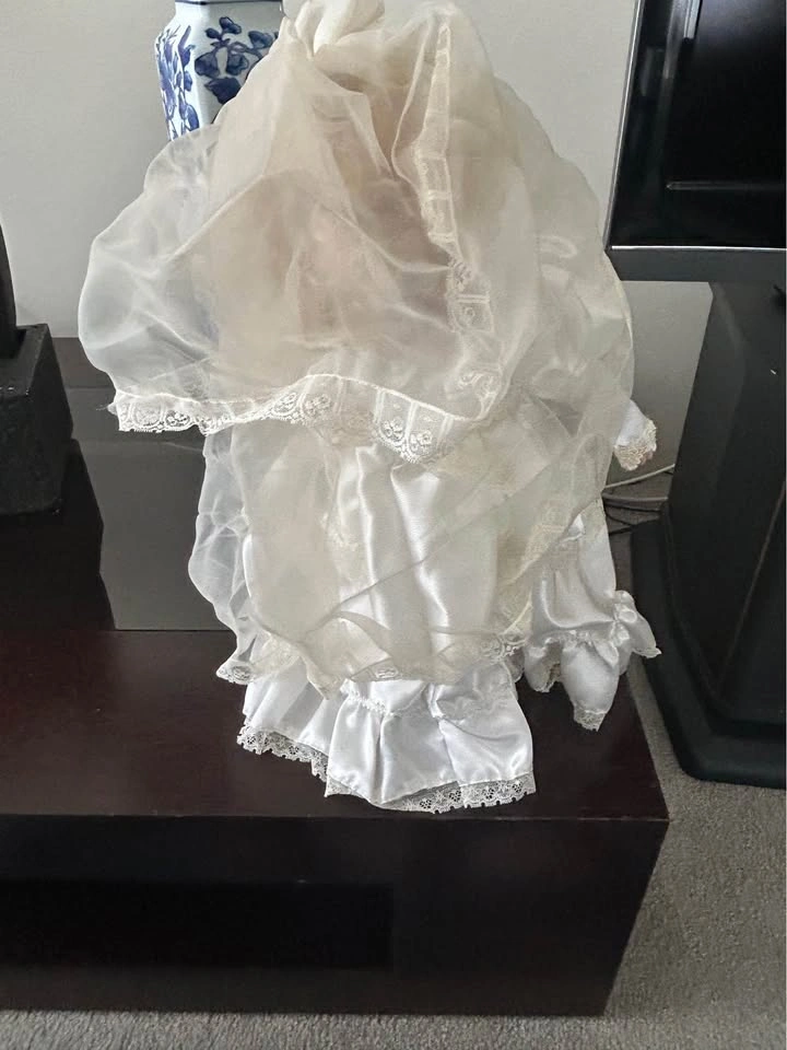 Porcelain Bride Doll - photo 2