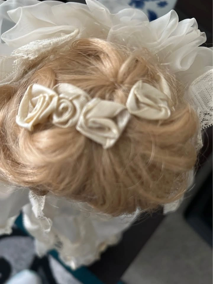 Porcelain Bride Doll - photo 3