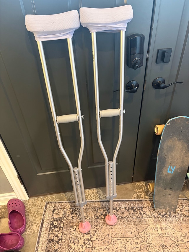 Adjustable Adult Crutches W/ Extra Padding