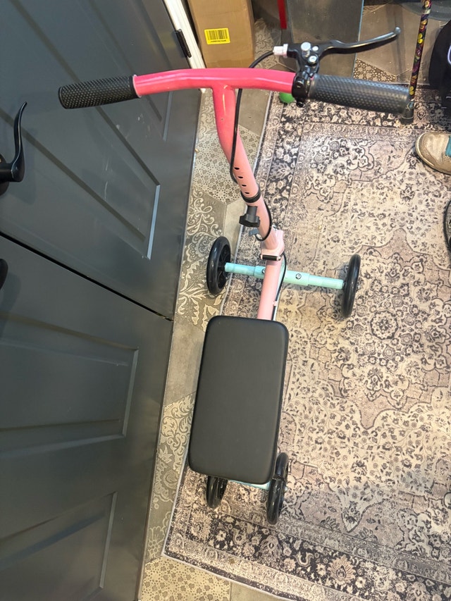 Knee Rover Scooter - Like New + Custom Pink/Blue Design - photo 3