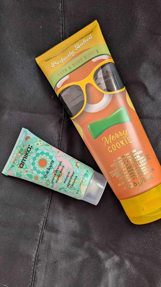 Amika Hair Mask & Bath & Body Works Merry Cookie