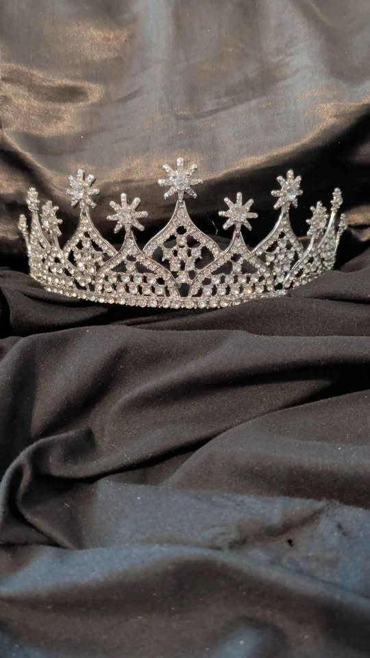 Crowns and Tiaras - photo 2
