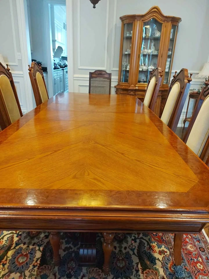 Classic Dining Table Set with 8 Chairs and China Cabinet