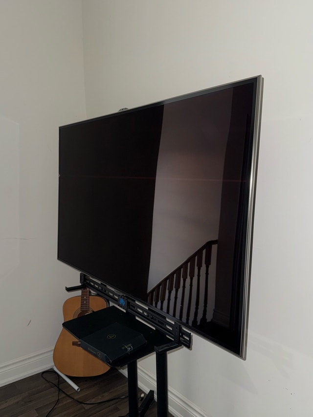Samsung 60” Smart 3D TV – UN60ES8000F (Flagship Model)
