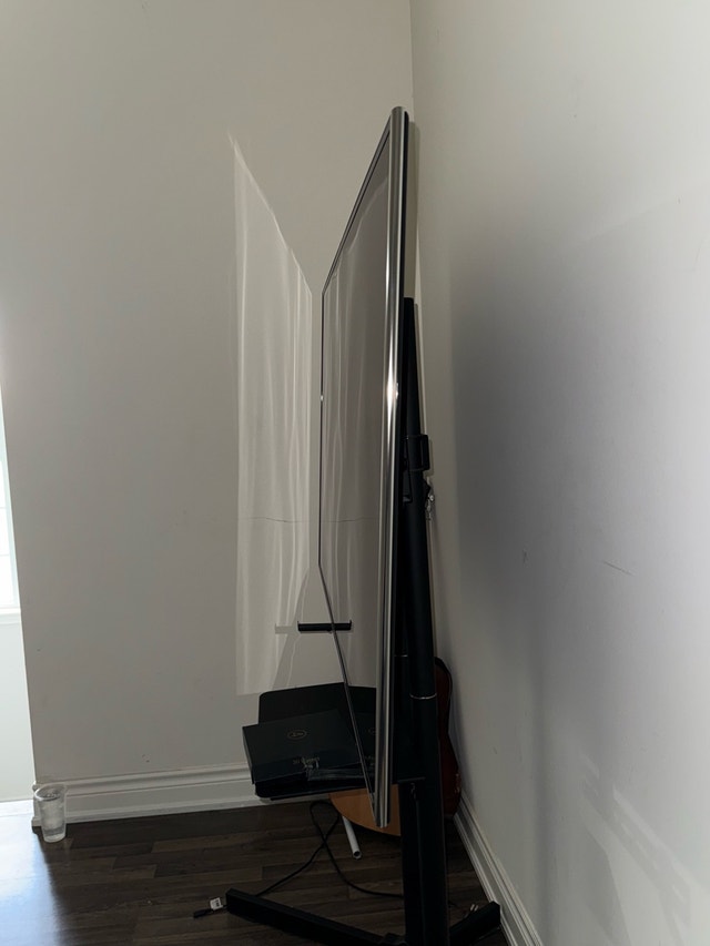 Samsung 60” Smart 3D TV – UN60ES8000F (Flagship Model) - photo 2