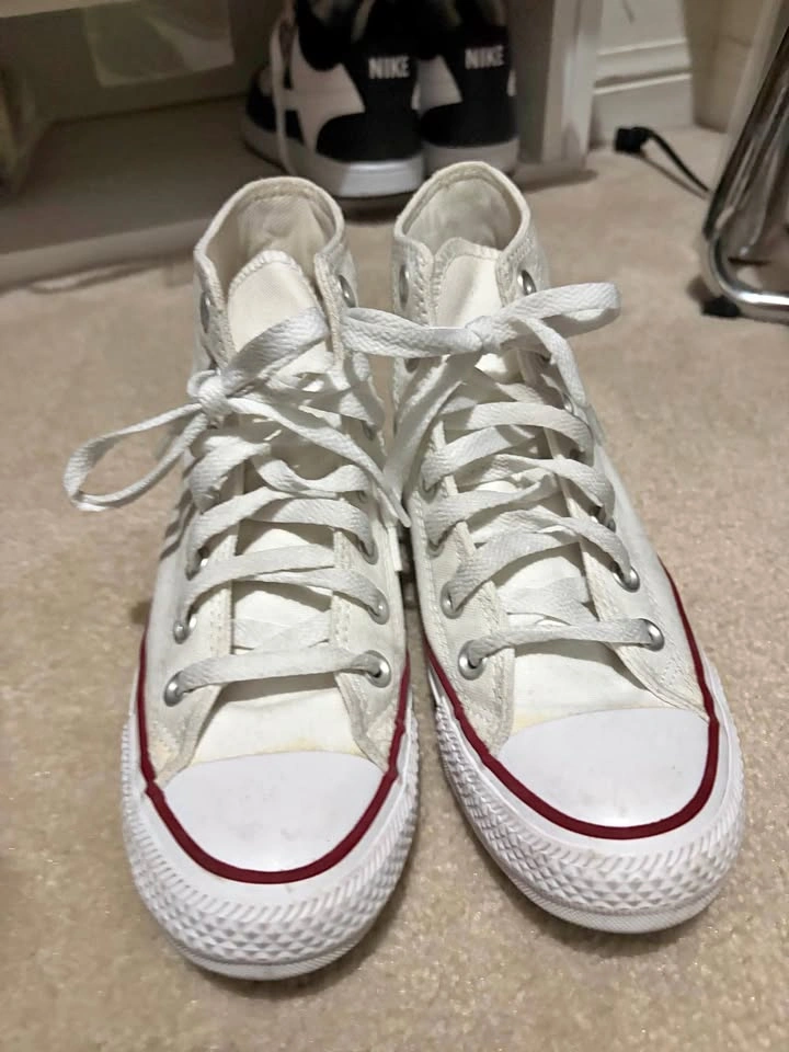 Women’s White Converse Shoes - Size 5.5