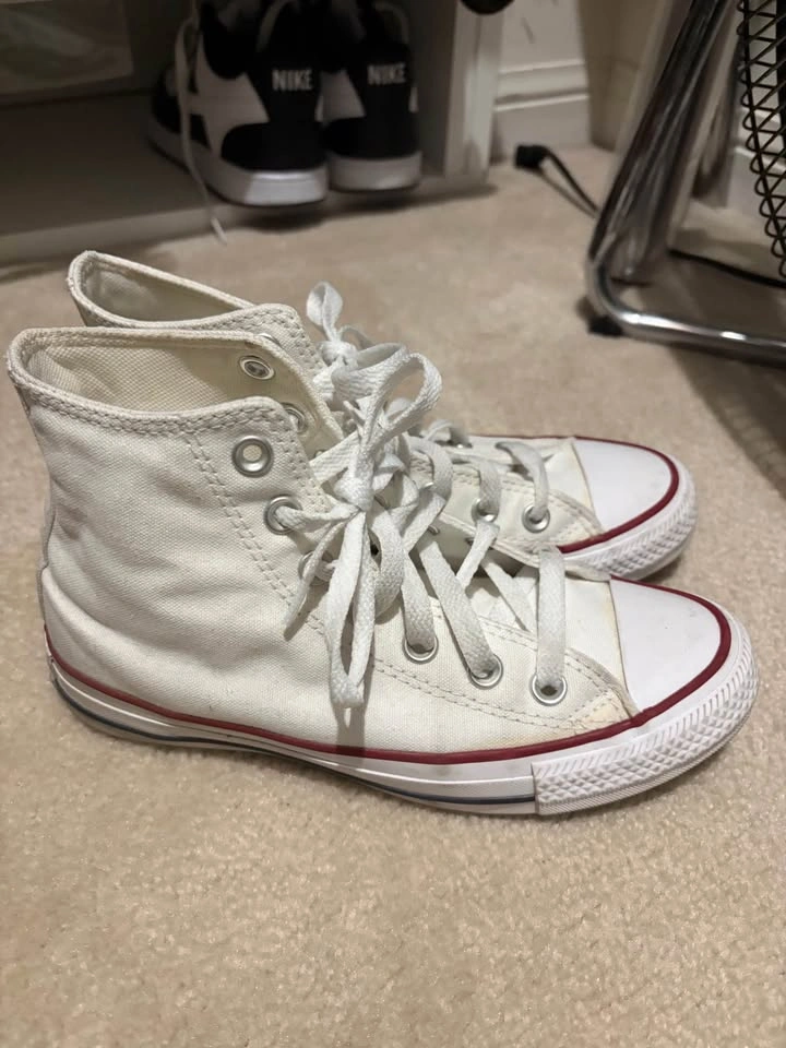 Women’s White Converse Shoes - Size 5.5 - photo 2