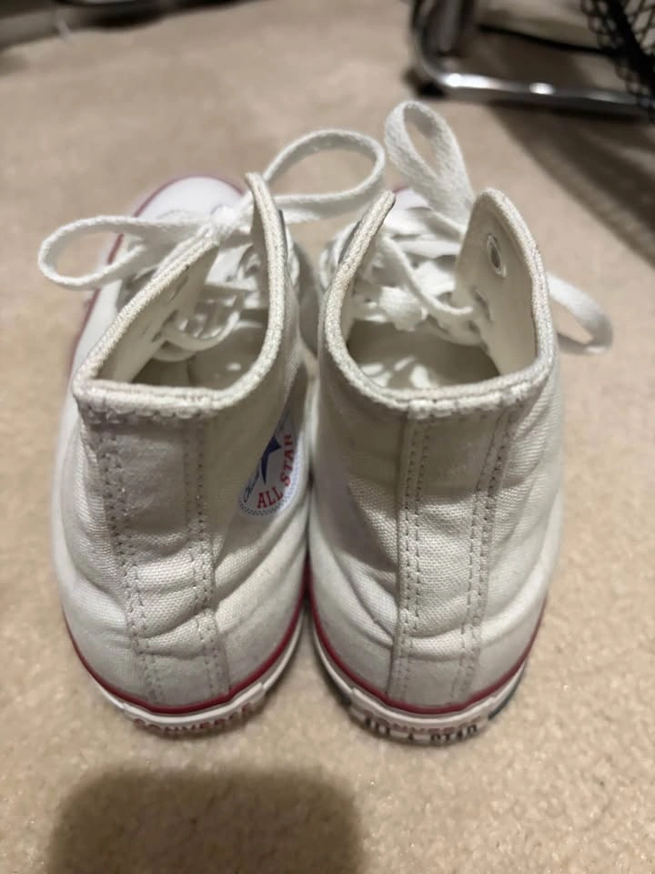 Women’s White Converse Shoes - Size 5.5 - photo 3