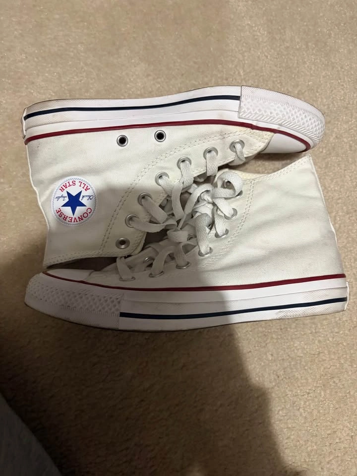 Women’s White Converse Shoes - Size 5.5 - photo 5