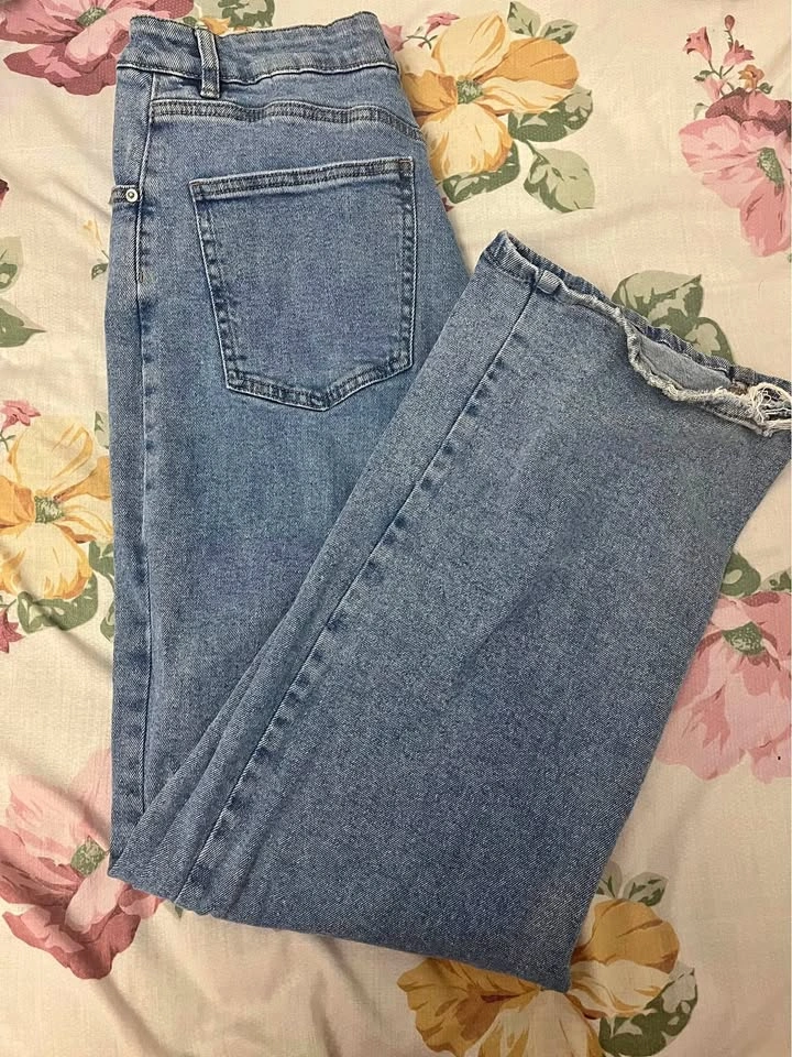 Size 5 Ardene High Rise 90's Style Jeans