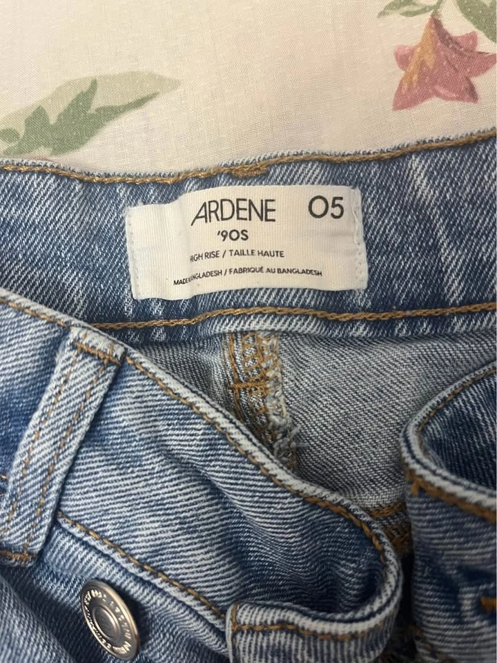 Size 5 Ardene High Rise 90's Style Jeans - photo 5