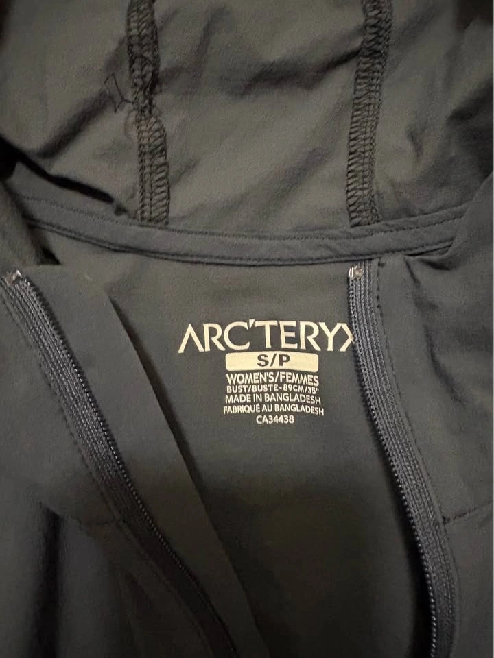 Arc'teryx Women's Hooded Jacket - S/P - photo 2