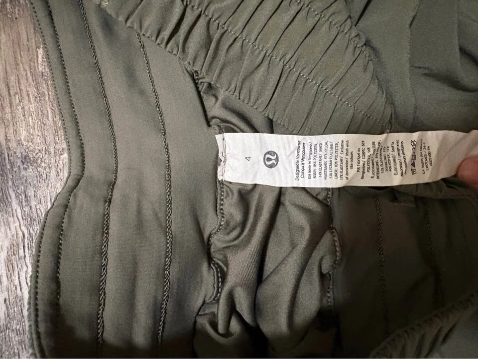 Lululemon Shorts Size 4 - photo 2