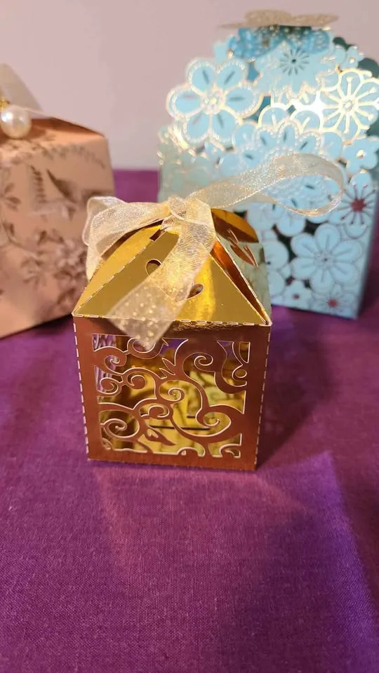 Party favour boxes in different sizes and colours image indicator(6)