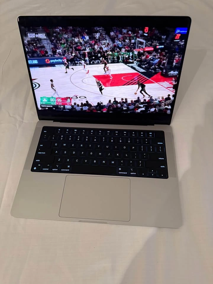 MacBook Pro 14" M4 - 16GB RAM - 512GB SSD - Like New - photo 2