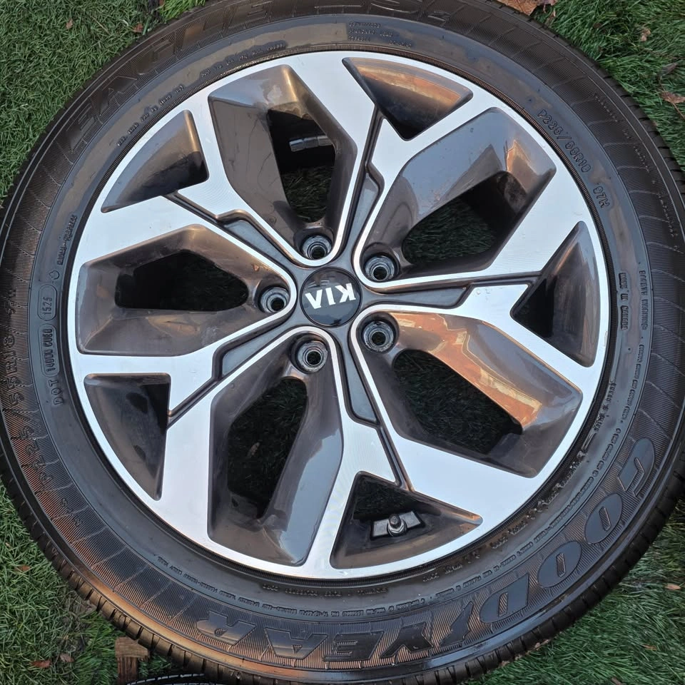 225/55/18 Goodyear All Season Tires w/ Kia OEM Rims & TPMS - photo 4