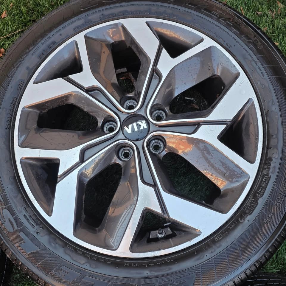 225/55/18 Goodyear All Season Tires w/ Kia OEM Rims & TPMS - photo 5