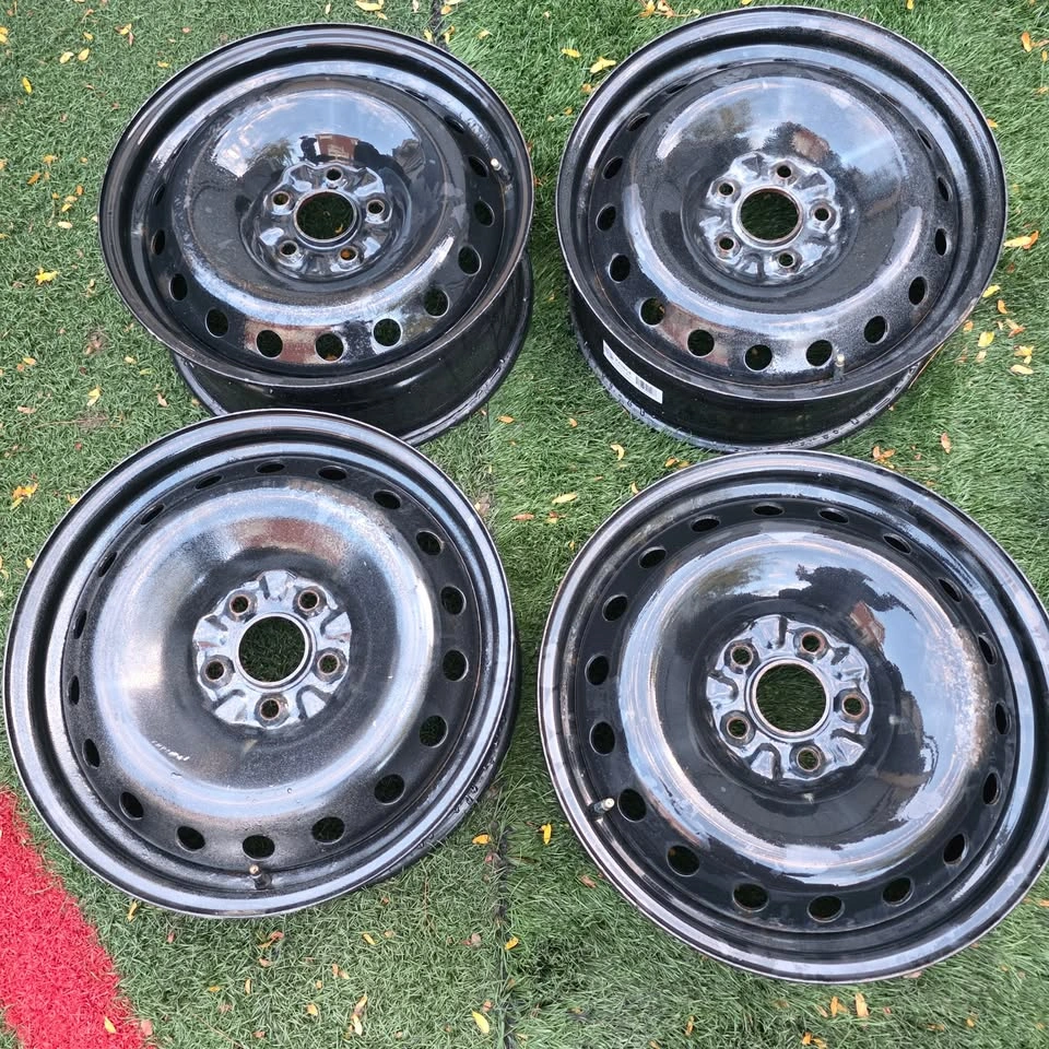 four 18 inch steel rims 5x120 - photo 2
