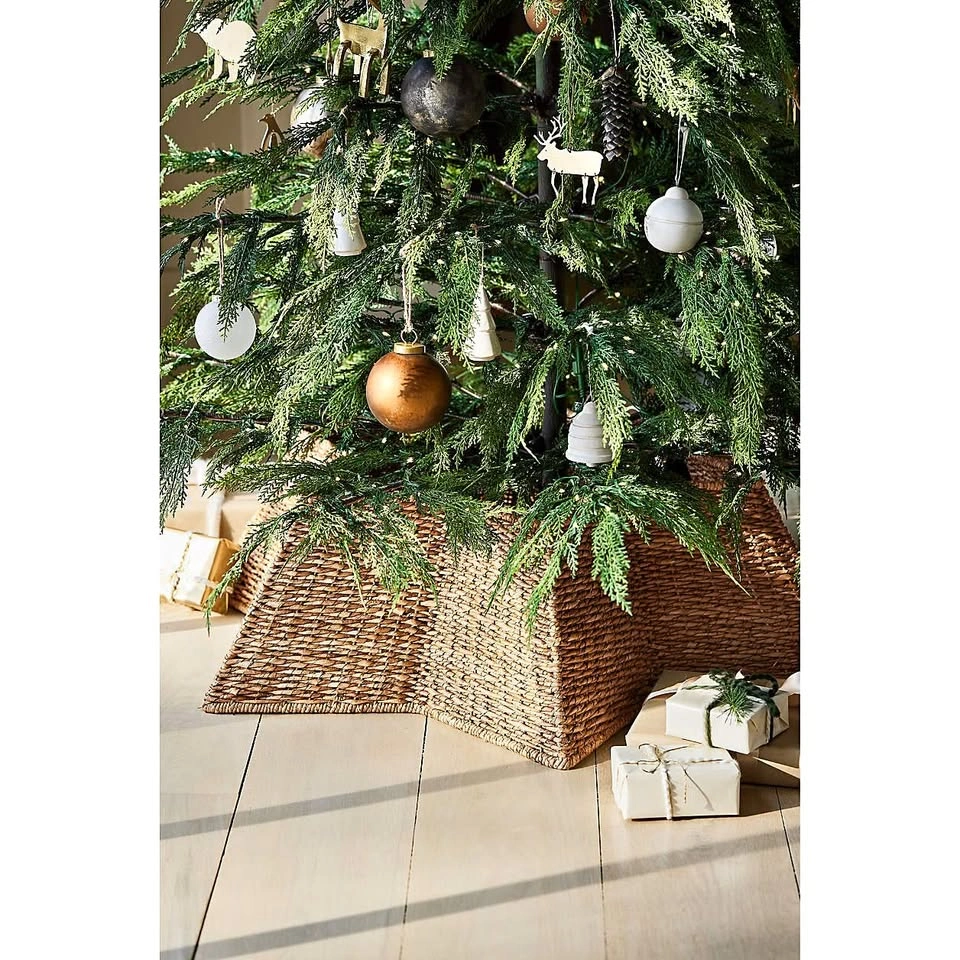 Crate & Barrel Woven Star Christmas Tree Collar 10"H 38"W NEW