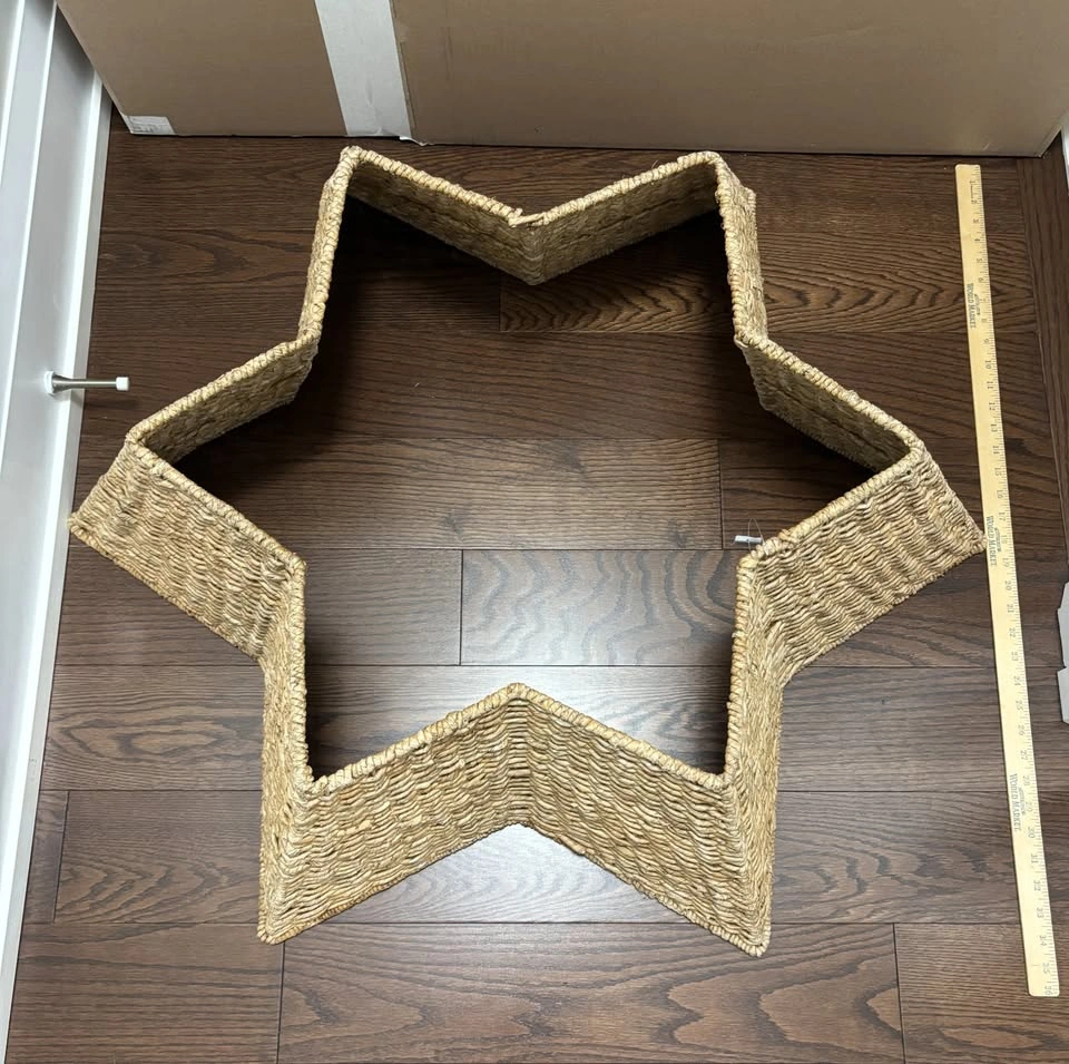 Crate & Barrel Woven Star Christmas Tree Collar 10"H 38"W NEW - photo 3